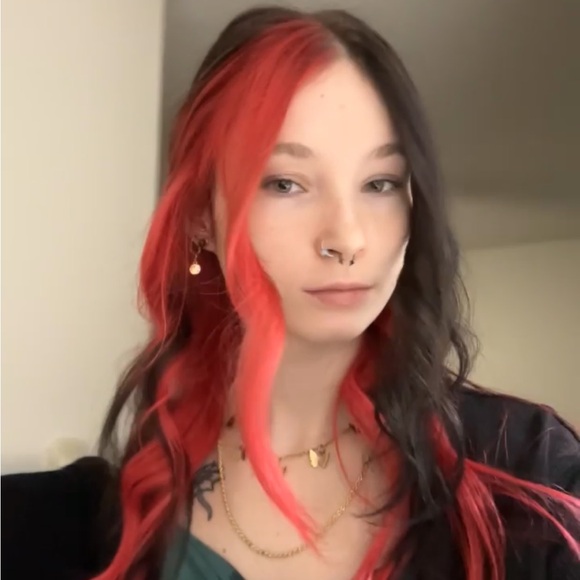 Meet your Posher, Nicole - Picture 1 of 1